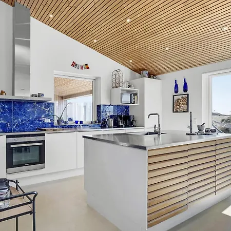 4 Bedroom Lovely In Hvide Sande *