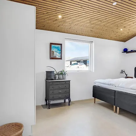 4 Bedroom Lovely In Hvide Sande
