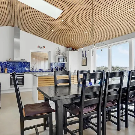 4 Bedroom Lovely In Hvide Sande *
