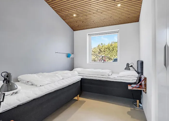 Дом отдыха 4 Bedroom Lovely In Hvide Sande *