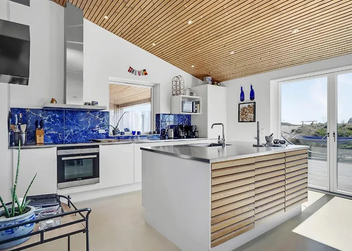 4 Bedroom Lovely In Hvide Sande *