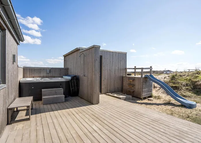 4 Bedroom Lovely In Hvide Sande