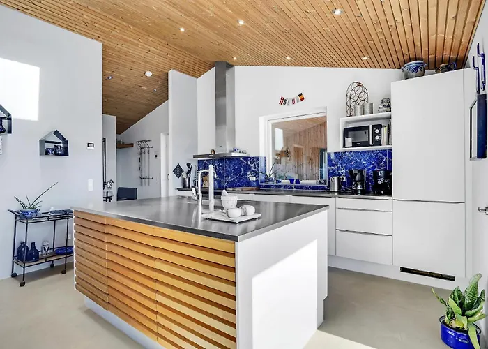 Дом отдыха 4 Bedroom Lovely In Hvide Sande *