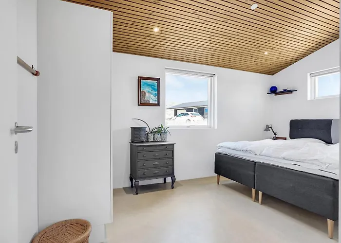 4 Bedroom Lovely In Hvide Sande