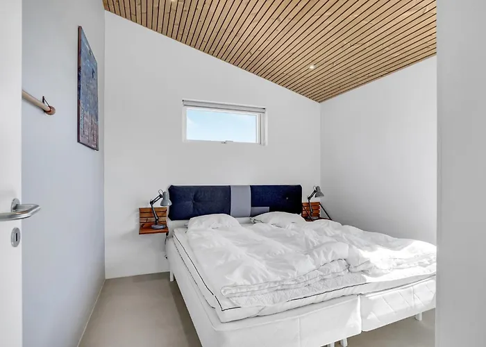 4 Bedroom Lovely In Hvide Sande *