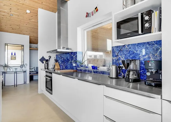 4 Bedroom Lovely In Hvide Sande