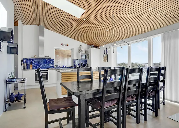 4 Bedroom Lovely In Hvide Sande *